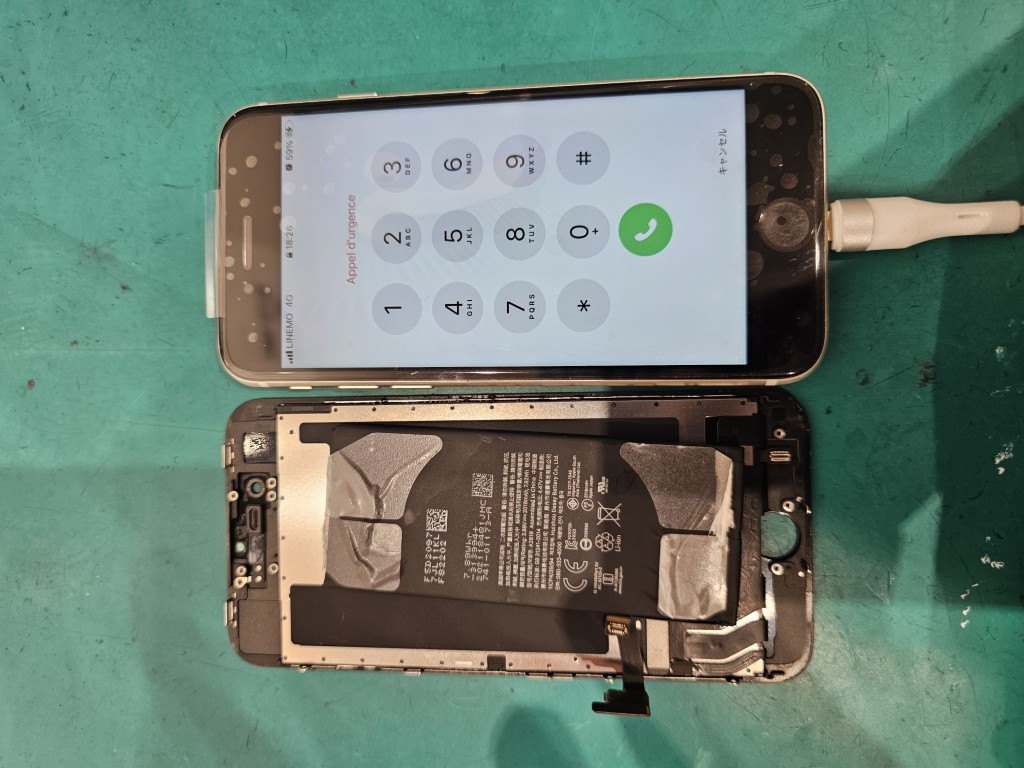 スマホ、iPhoneの画面修理　バッテリー交換は【スマホ修理工房　北千住マルイ店】へ